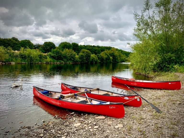 CANOEING OPEN CANOE HIRE WYE VALLEY RIVER WYE HAY ON WYE
